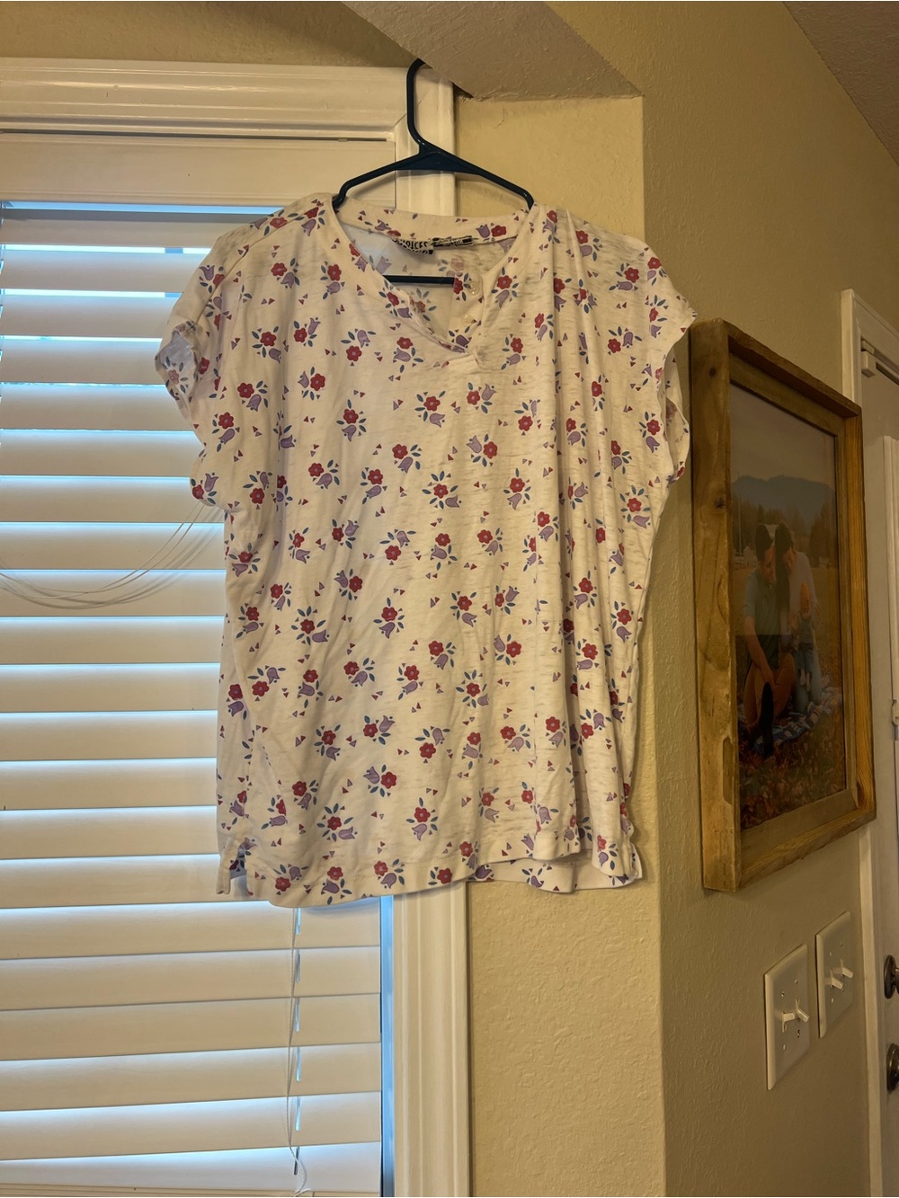 Gitano White Short Sleeve Tee with Red and Purple Floral Print